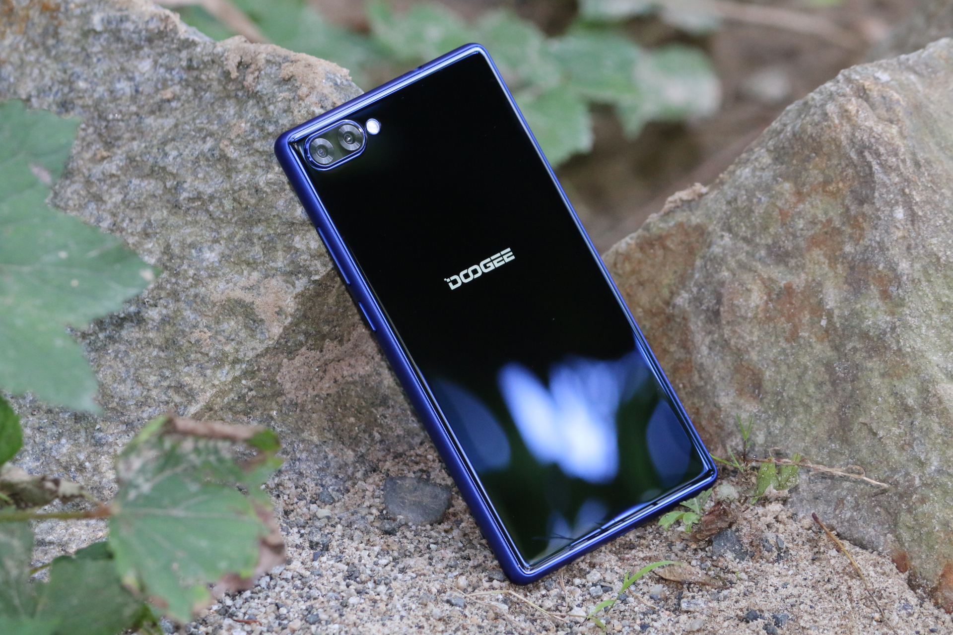 Mix Review: What does $200 you with this bezel-less
