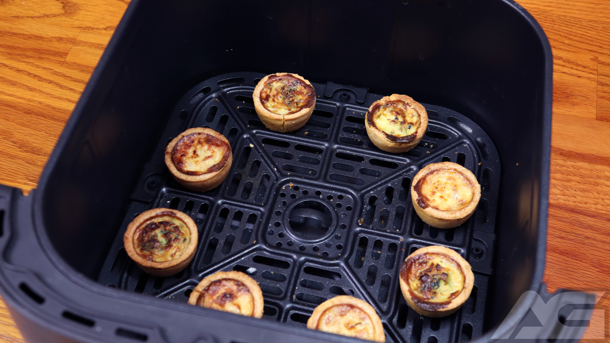 https://www.androidguys.com/wp-content/uploads/2022/10/Dreo-Air-Fryer-Pro-Max-quiche.jpg