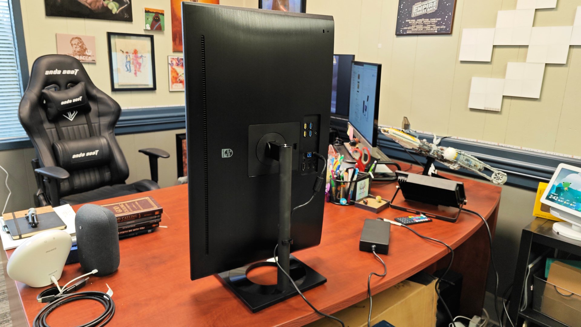 Hands-On: Philips 27E1N8900 Monitor | AndroidGuys